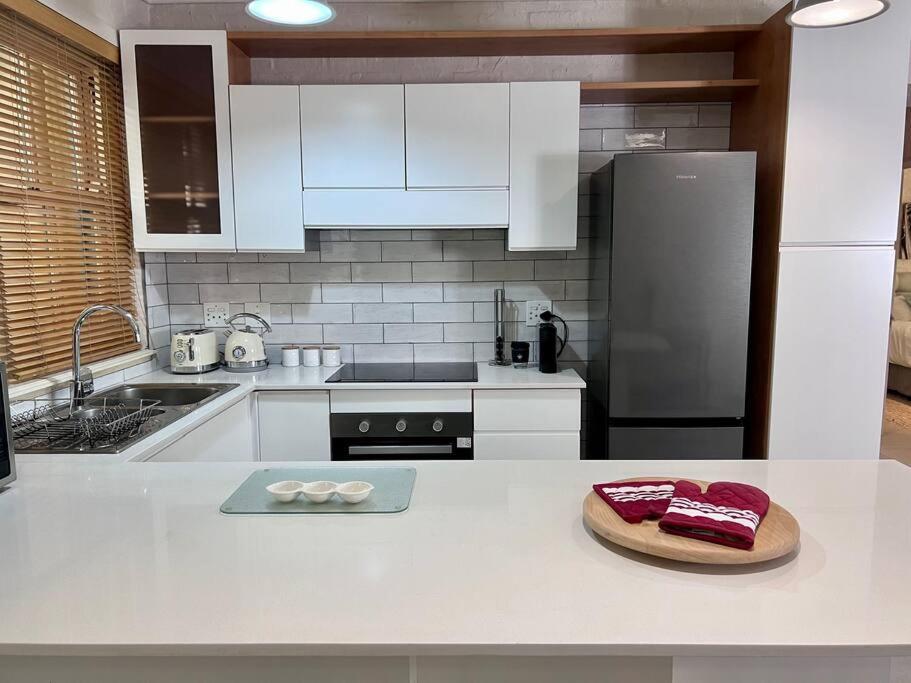Beautiful Apartment Across From The Beach Cidade Do Cabo Exterior foto